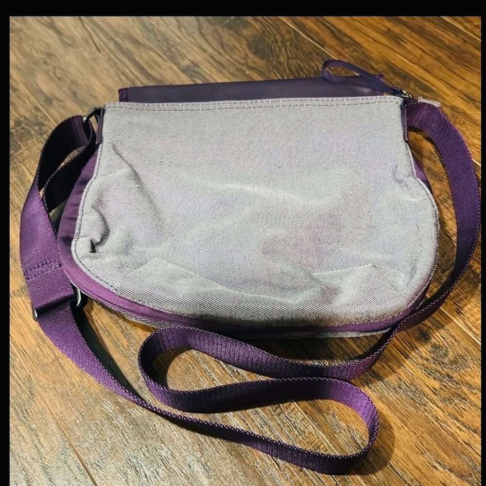 Lululemon The Essentials Crossbody Bag Gray Purple Denim EUC - Picture 7 of 9